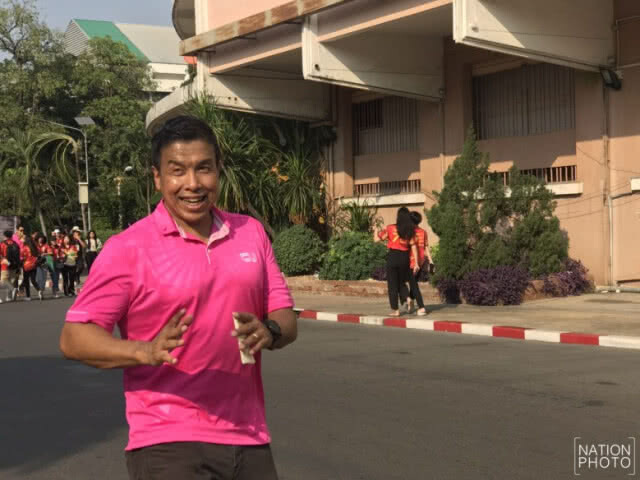 "ธนาธร - ชัชชาติ" เจอกันงานบอลทักทาย - แยกย้าย