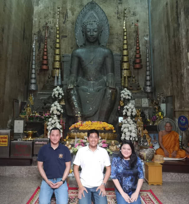 สยบข่าวลือ? "แซนดี้" โพสต์ภาพทำบุญกับ "ปรีชาพล"