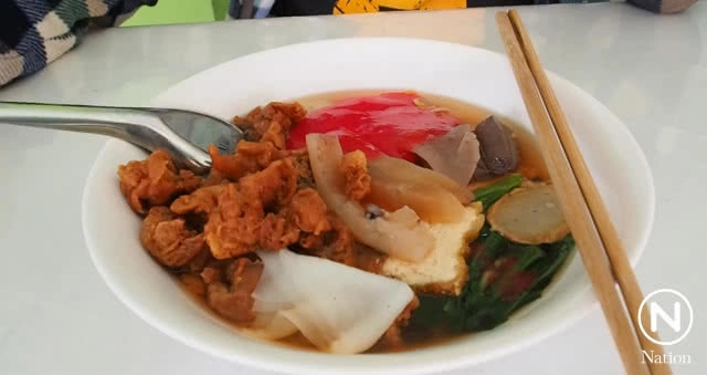 เย็นตาโฟ "กรอบ กรอบ" ชื่อเสียงลือเลื่องชาวเชียงคำ