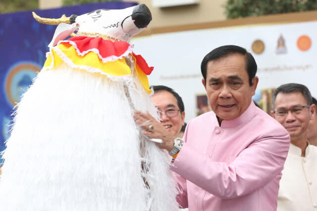 "ลุงตู่" ยัน "รายการทุกคืนวันศุกร์" ไม่จ้อการเมือง ไม่มีหาเสียง วอนพวกจี้ให้หยุดเข้าใจ