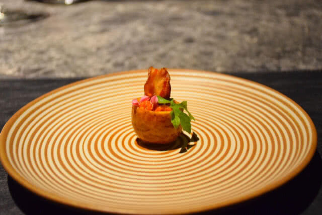 อร่อยปักหมุด : "วังหิ่งห้อย" ทานอาหารแบบ Fine Dinning ใต้แสงหิ่งห้อยนับร้อยตัว