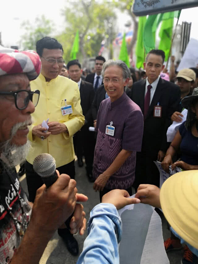 พีมูฟ เผย สนช.ยันไม่ยุติการพิจารณาร่าง พ.ร.บ.อุทยานฯ - ปักหลักทำเนียบยาว !
