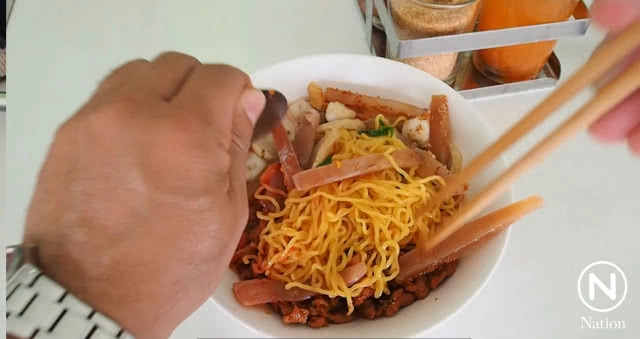 เย็นตาโฟ "กรอบ กรอบ" ชื่อเสียงลือเลื่องชาวเชียงคำ