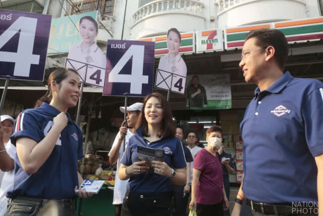 "พุทธิพงษ์ - มาดามเดียร์" ลงพื้นที่ย่านตลาดราชวัตร  ชูสโลแกน #ธนิกานต์เข้าถึงพึ่งได้
