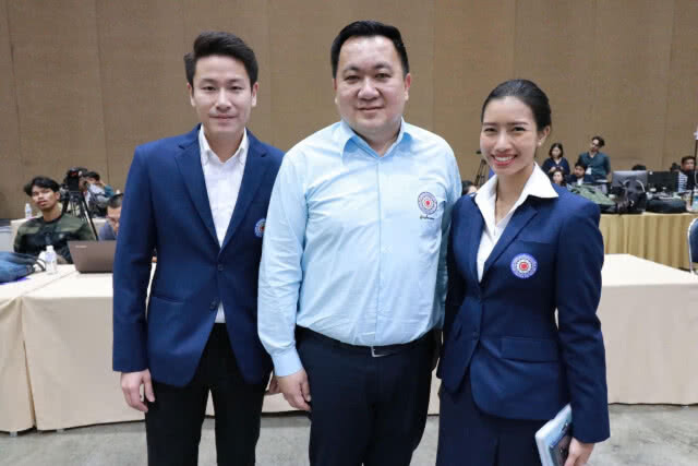 ไม่ทิ้งพื้นที่ ไม่หนีปัญหา ทำเพื่อทุกคนมาตลอด 14 ปี บึงกุ่ม-คันนายาว "แมน เจริญวัลย์ เบอร์14 เขต14"