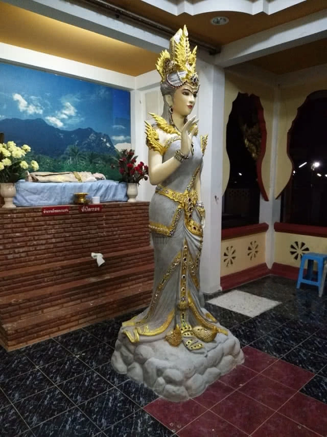 มือดี เปลี่ยนองค์เจ้าแม่เขาพนม