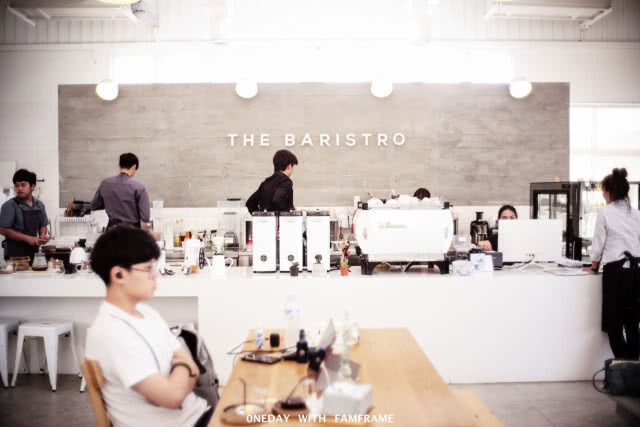 คาเฟ่ชิลๆ กับมุมถ่ายรูปสวยๆ "The Baristro Sriracha"