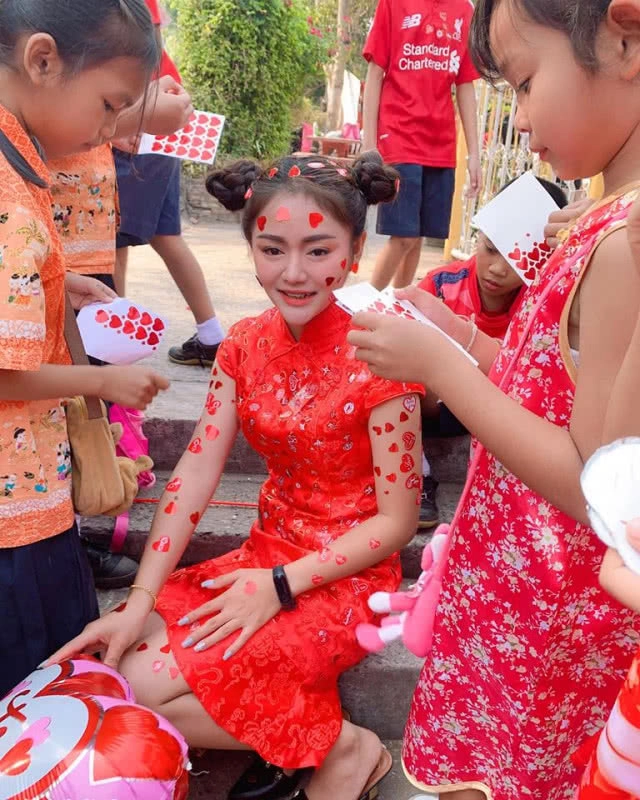 ครูสาว มิสวาเลนไทน์ ขวัญใจนักเรียน