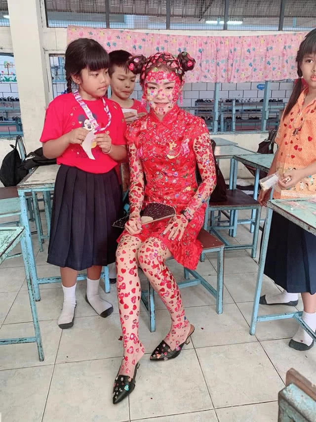 ครูสาว มิสวาเลนไทน์ ขวัญใจนักเรียน