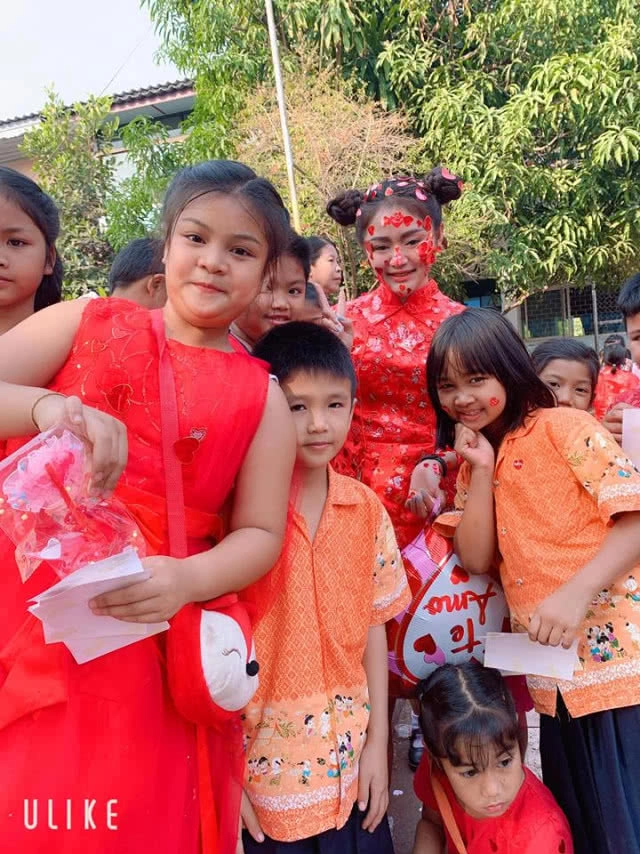 ครูสาว มิสวาเลนไทน์ ขวัญใจนักเรียน