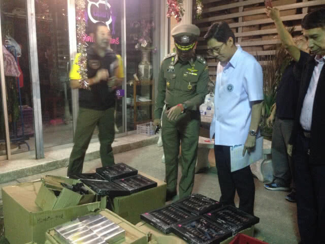 "บิ๊กโจ๊ก" ทลายแหล่งเครื่องสำอางปลอม มูลค่ากว่า 300 ล้านบาท