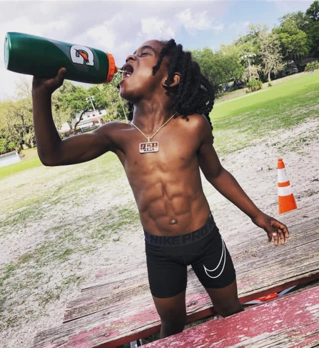 เด็ก 7 ขวบ ที่วิ่งเร็วที่สุดในโลก (มีคลิป)