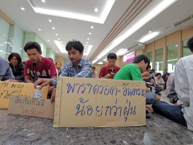 2 ม็อบหนุน-ต้าน​ "พาราควอต"​ รอลุ้นผล คกก.วัตถุอันตราย​