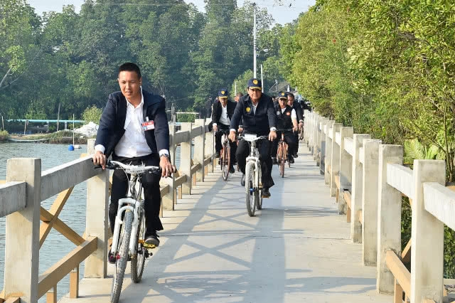 "ประยุทธ์" ชมการแก้ปัญหาน้ำทะเลกัดเซาะชายฝั่งบางขุนเทียน