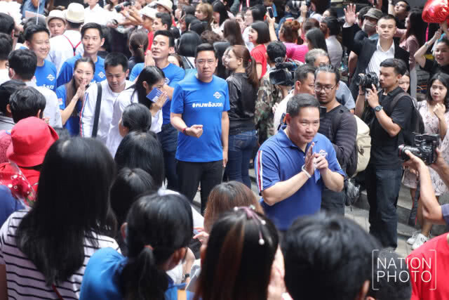 "อุตตม-พุทธิพงษ์-มาดามเดียร์" ลงพื้นที่หาเสียงสีลม-สยาม