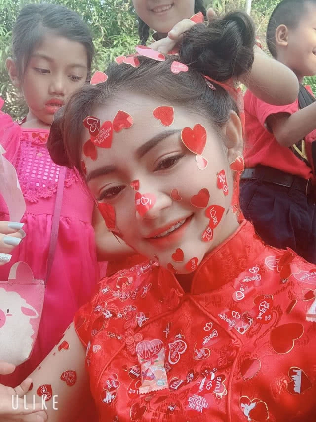 ครูสาว มิสวาเลนไทน์ ขวัญใจนักเรียน