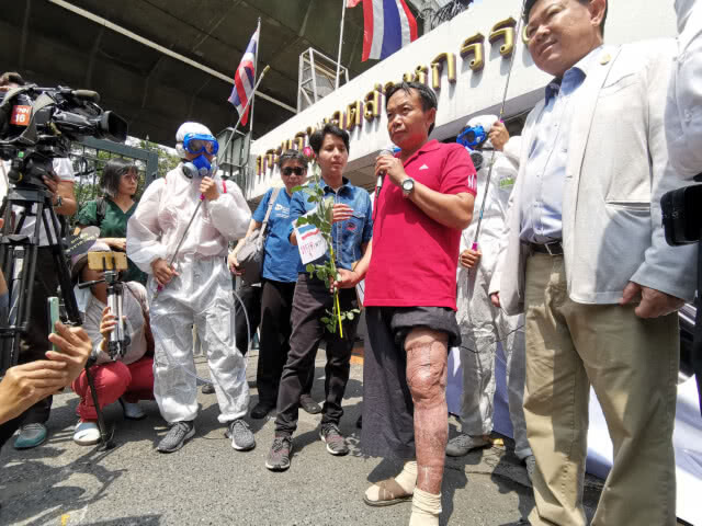 2 ม็อบหนุน-ต้าน​ "พาราควอต"​ รอลุ้นผล คกก.วัตถุอันตราย​