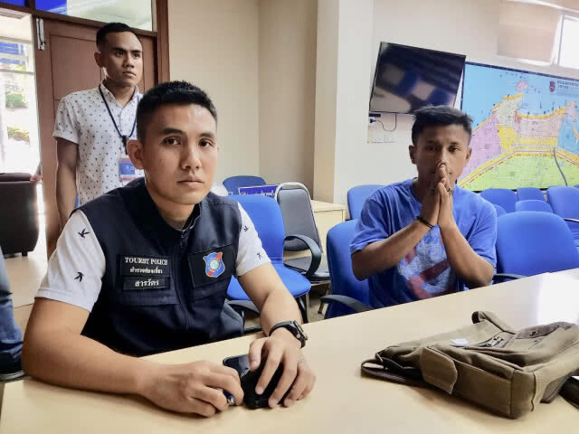 รวบพ่อค้านาฬิกาขู่ทำร้ายต่างชาติ รับฉุนถูกด่าบุพการี