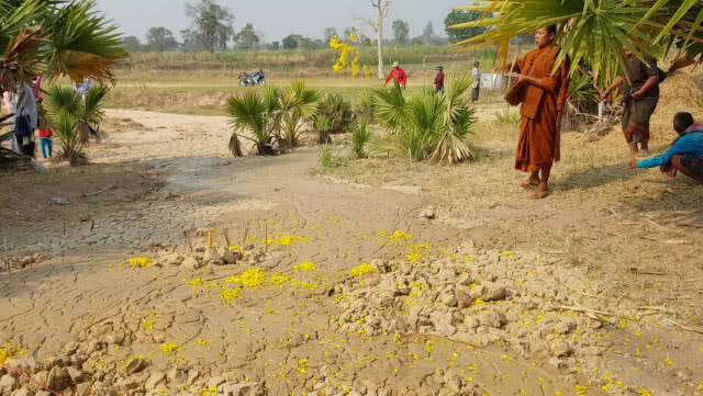 นักเสี่ยงโชคทุกสารทิศ แห่บวงสรวงบ่อโคลนลาวา