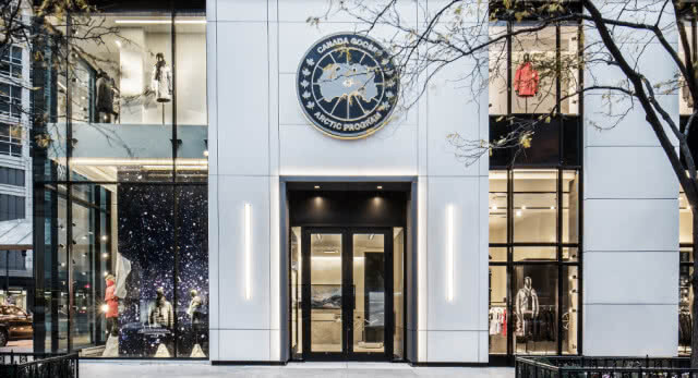 จีนไม่หวั่นกระแสบอยคอทด์แคนนาดา แห่ซื้อเสื้อขนห่าน Canada Goose เพียบ!!