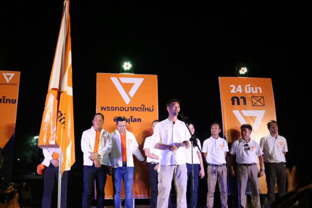 "ธนาธร" ลั่น รัฐบาล"พลเรือน"ต้องอยู่เหนือ"กองทัพ