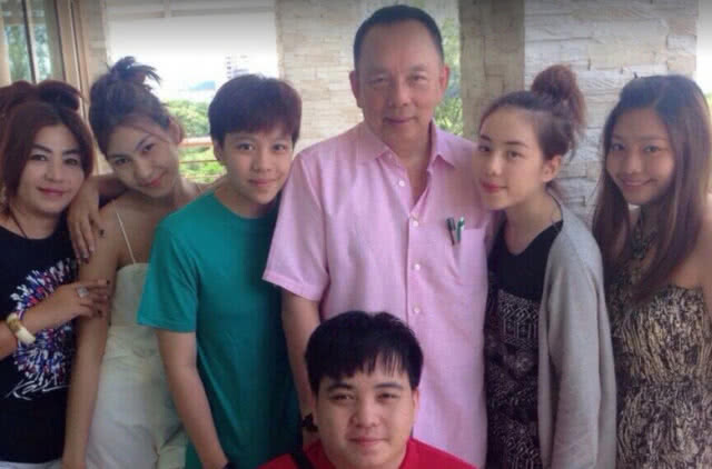 นปช.สงบนิ่งแดงอนาคตใหม่จ่อขึ้น"ผู้นำ"