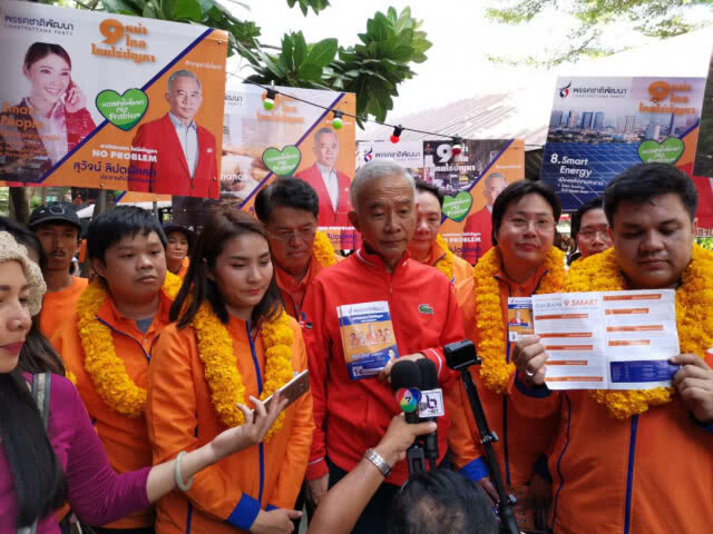 "สุวัจน์" นำ ชพน. ทำบุญ 2 วัด วันมาฆบูชา