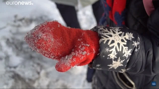 รัสเซียเผชิญหิมะสีดำอย่างต่อเนื่อง