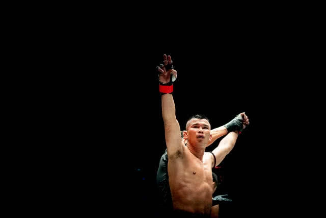 "น้องโอ๋ ไก่ย่างห้าดาว" คว้าแชมป์วันซูเปอร์ซีรีส์-มวยไทย