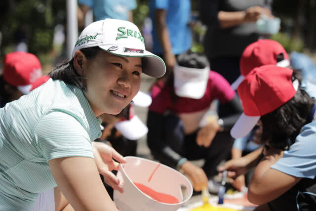 โปรกอล์ฟสาวระดับโลก ร่วมทำกิจกรรมเพื่อสังคม ณ โรงเรียนเกล็ดแก้ว จังหวัดชลบุรี