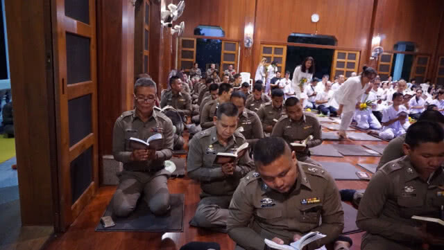 ผู้การเมืองชลนำตำรวจในสังกัดร่วมเวียนเทียนสร้างจิตสำนึกดี
