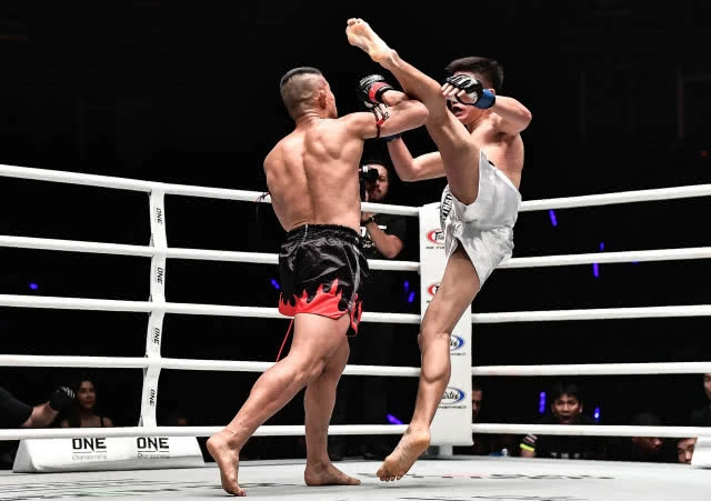 "น้องโอ๋ ไก่ย่างห้าดาว" คว้าแชมป์วันซูเปอร์ซีรีส์-มวยไทย