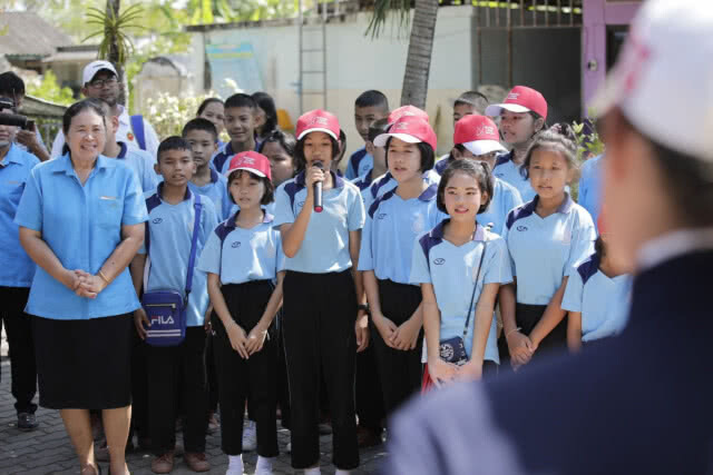 โปรกอล์ฟสาวระดับโลก ร่วมทำกิจกรรมเพื่อสังคม ณ โรงเรียนเกล็ดแก้ว จังหวัดชลบุรี