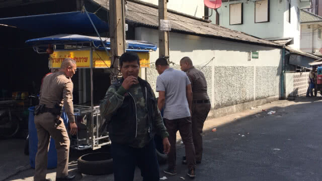 ด่วน!!! พบระเบิดลูกเกลี้ยงวางทิ้งเสาไฟฟ้าซอยอินทามระ