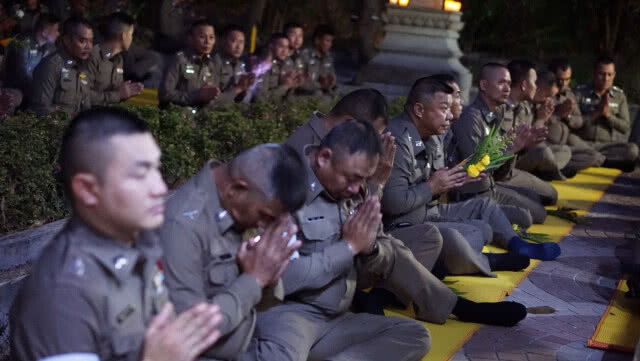 ผู้การเมืองชลนำตำรวจในสังกัดร่วมเวียนเทียนสร้างจิตสำนึกดี