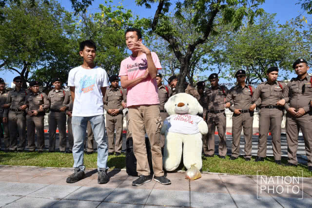 เปิดโพสต์ล่าสุด "เพนกวิน" หลังบุกหน้า ทบ. ปมเพลง "หนักแผ่นดิน"