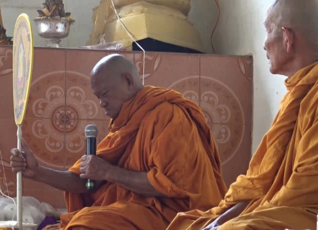 ชาวบ้านยโสธร ทำพิธีไล่ปอบ