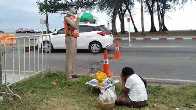 แก้บนหุ่นตำรวจจ่าเฉย ให้โชคถูกหวย-สลากออมสิน