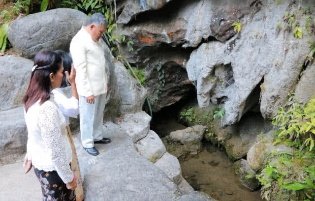 บ่อน้ำศักดิ์สิทธ์ ณ.ถ้ำน้ำผุด พังงา