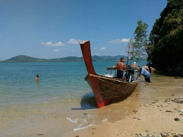 ลิงปล่อยเกาะ​อ้วนท้วมสมบูรณ์​ จนท.นำอาหารไปส่ง​ เฝ้าติดตามพฤติกรรม​