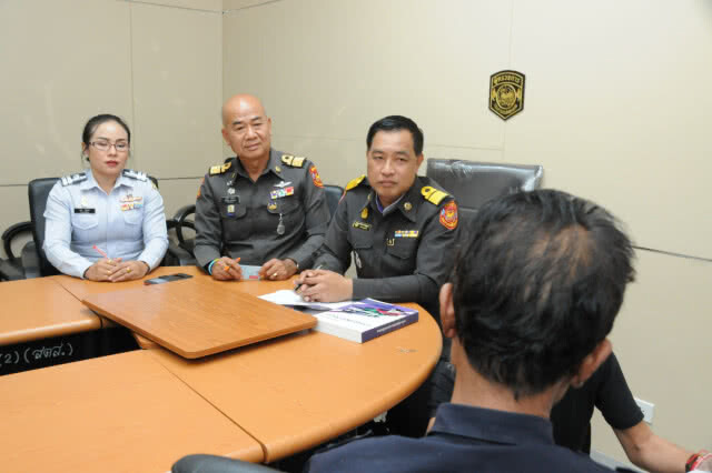 ขนส่งฯ สั่งลงโทษพนักงานขับรถสาย 34 สูบบุหรี่ขณะปฏิบัติหน้าที่