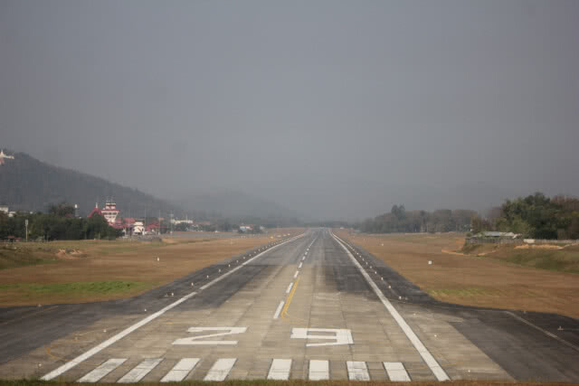ค่าฝุ่นพิษพุ่งเกินมาตรฐาน ต้องเปิดไฟนำร่องเครื่องบิน