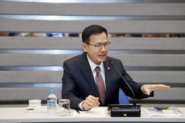 คปภ.ผนึก สตช.-บ.ประกันภัย นำร่องแอพฯระบบแจ้งเคลมประกันภัยรถยนต์ ลดปัญหารถติด