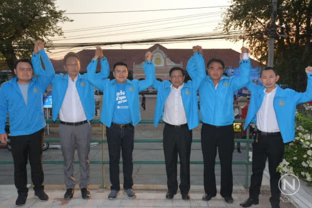 "อลงกรณ์" นำทีม ปชป.ปราศรัยเปิดตัวผู้สมัคร ส.ส.สิงห์บุรี