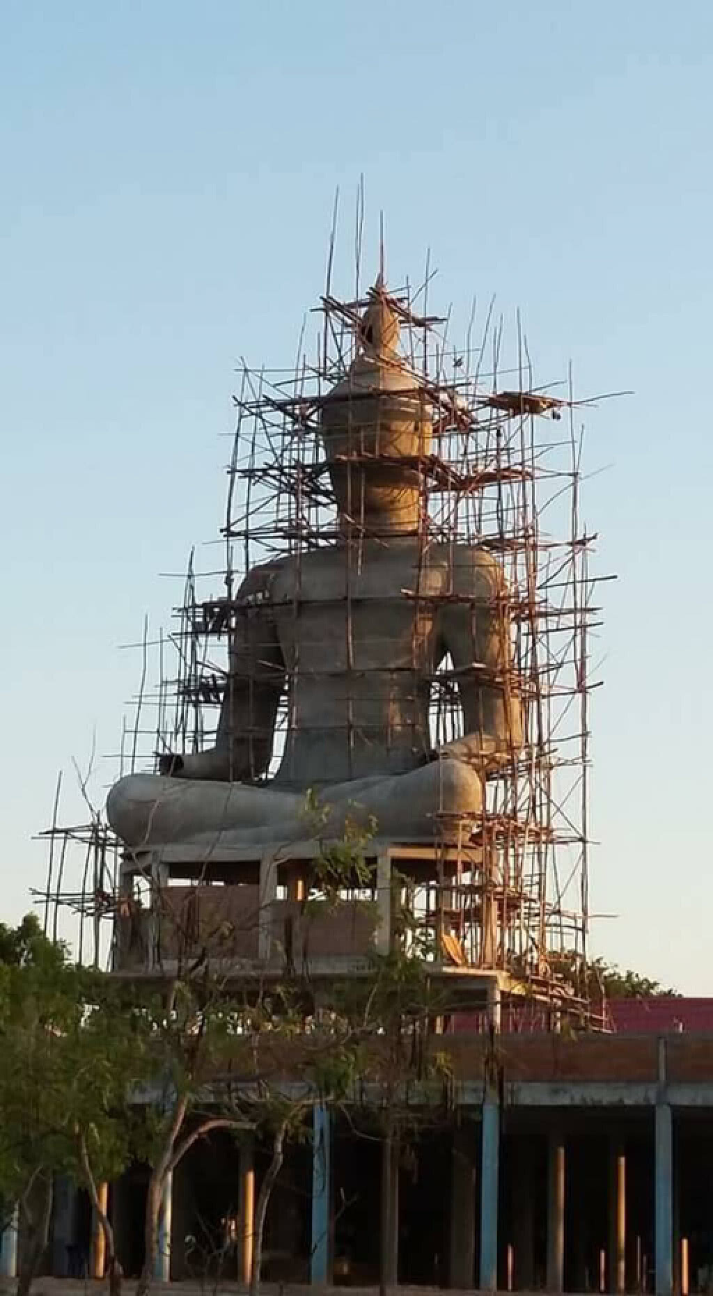 พระประธาน ถล่ม พระประธาน ถล่ม