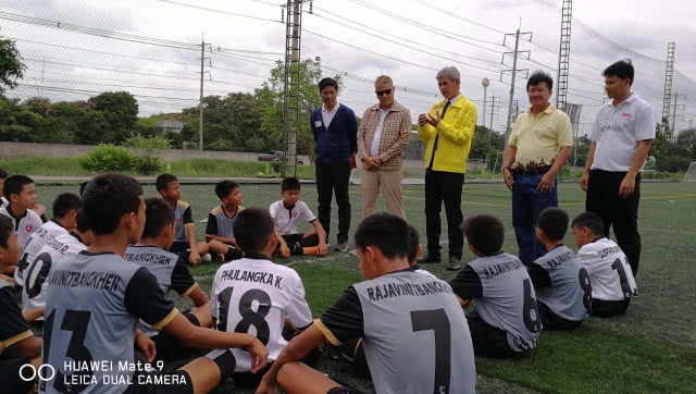 "ราชวินิตบางเขน"ผนึก"ศรีสมานฯ"ลุยฟุตบอลนร.