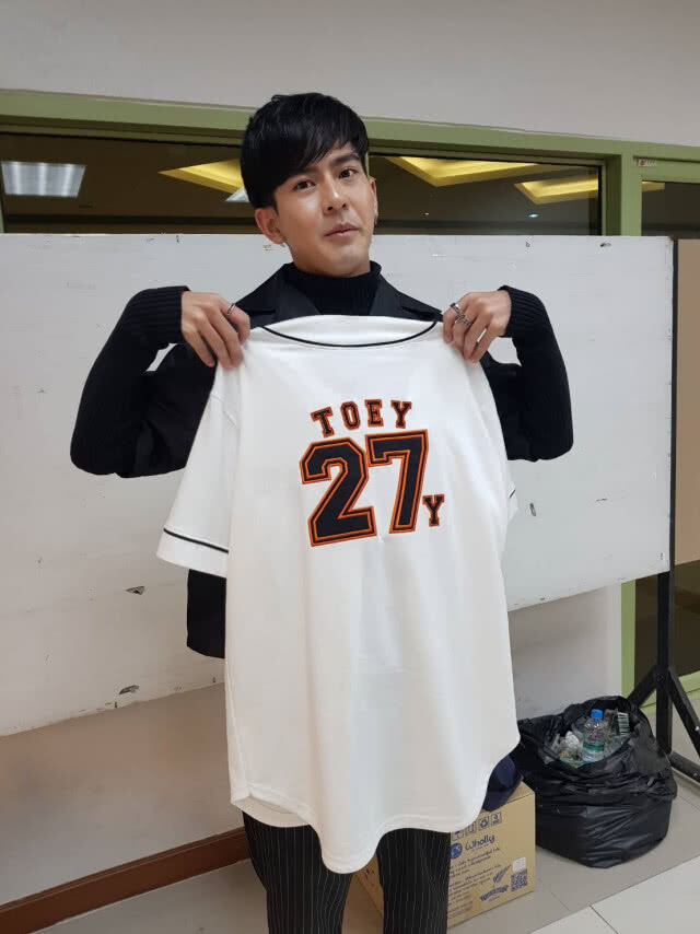 "เต้ย พงศกร" จัดเต็มแฟนมีตติ้ง ธีมกีฬาสีฉลองอายุครบ 27 ปี