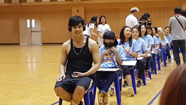 "เต้ย พงศกร" จัดเต็มแฟนมีตติ้ง ธีมกีฬาสีฉลองอายุครบ 27 ปี