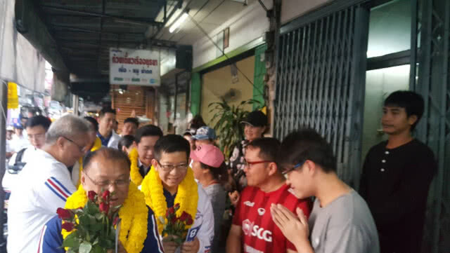 พปชร. ล่องเรือลง"ปากเกร็ด" หนุนตลาดชุมชนให้เข้าถึงแหล่งทุนง่ายขึ้น
