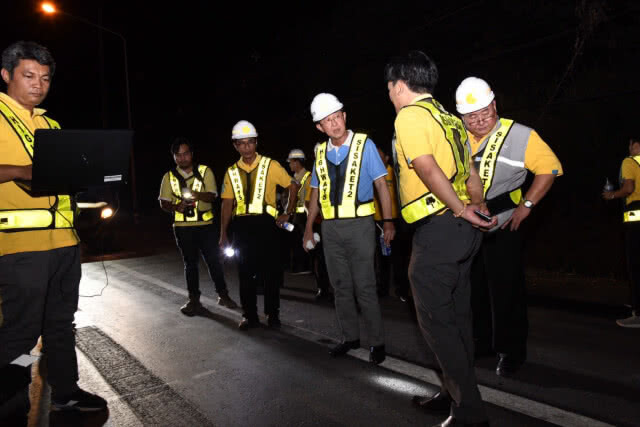 คมนาคม ตรวจงานไฟฟ้าแสงสว่าง CityTouch Smart Lighting บนทางหลวงหมายเลข 221